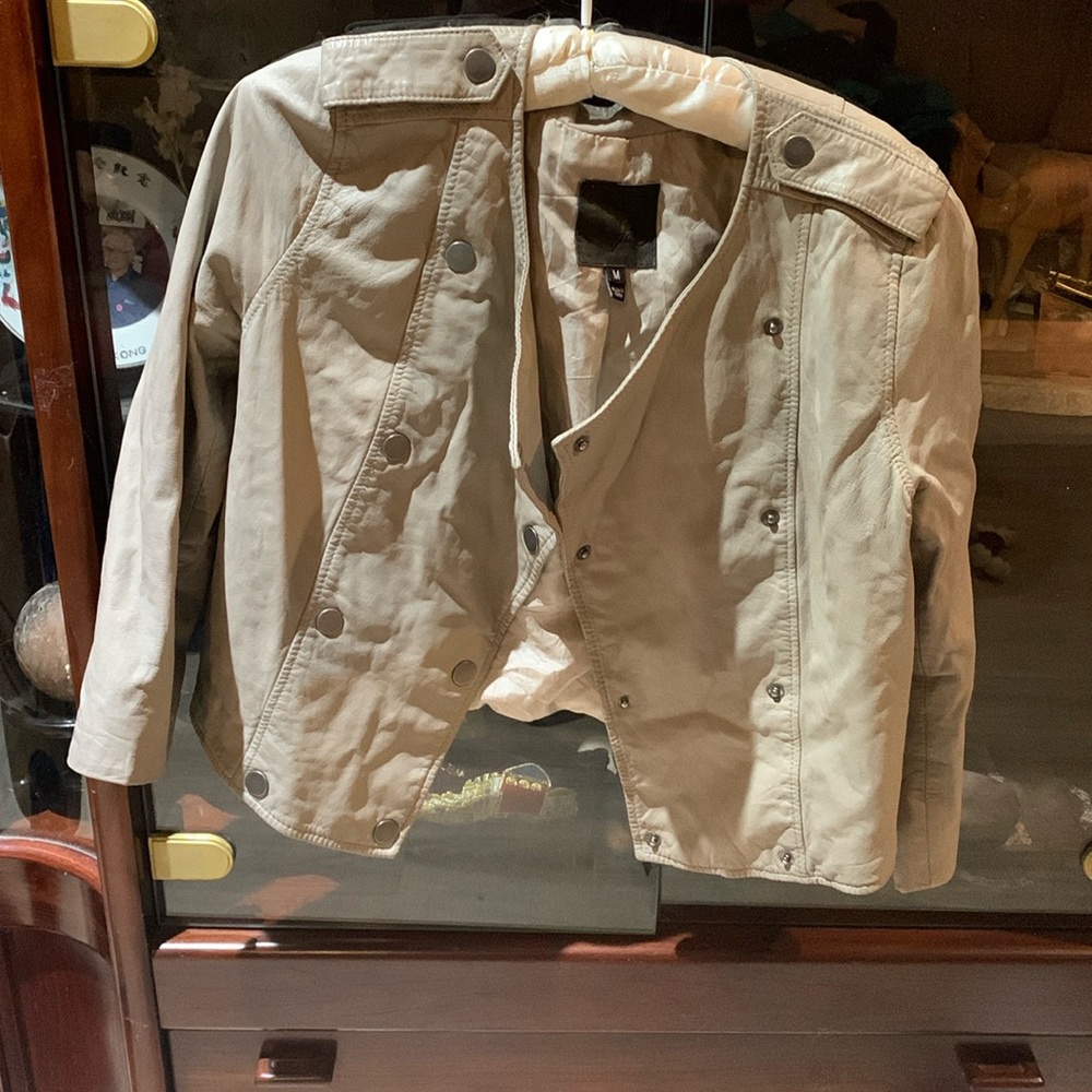 Gorgeous leather Joie leather jacket. Beautiful!!